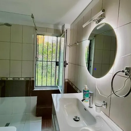 بيت للعطل Sonia House تيرانا