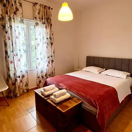 Sonia House تيرانا